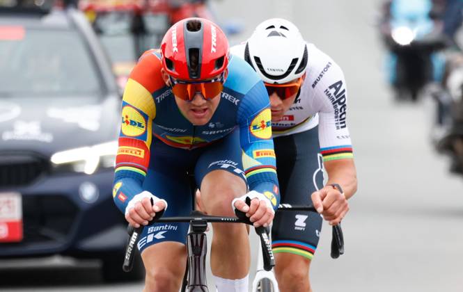 Danish Mads Pedersen of Lidl-Trek and Dutch Mathieu van der Poel of Alpecin-Deceuninck pictured in action during the men s Gent-Wevelgem - In Flanders Fields cycling race, 253.1 km from Ieper to Wevelgem, Sunday 24 March 2024. POOLxJANxDExMEULENEIR x89769799x