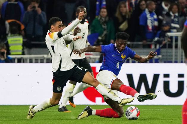 Fussball, Freundschaftsspiel, Länderspiel, Testspiel, Frankreich-Deutschland, 23.03.2024, Groupama Stadium Lyon Jamal Musiala Deutschland, Aurelien Tchouameni