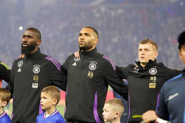Fussball, Freundschaftsspiel, Länderspiel, Testspiel, Frankreich-Deutschland, 23.03.2024, Groupama Stadium Lyon Antonio Rüdiger, Jonathan Tah Tony Kroos, alle Deutschland, Nartionalhymne singen
