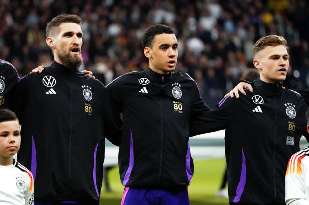 Männer Nationalmannschaft, Fussball, Freundschaftsspiel, Länderspiel, Testspiel, Deutschland-Niederlande, 26.03.2024, Deutsche Bank Park Frankfurt, Robert Andrich, Jamal Musiala, Joshua Kimmich alle Deutschland, Nationalhymne singen