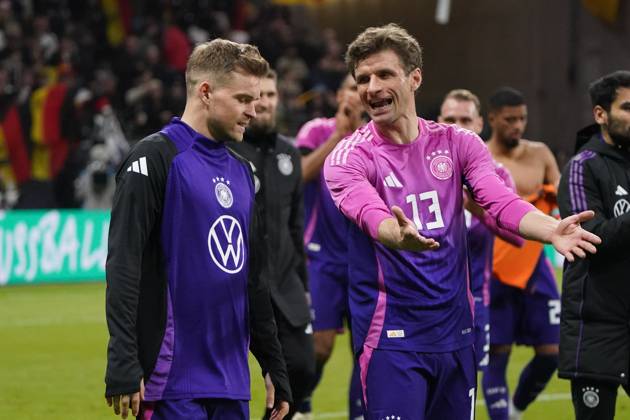Männer Nationalmannschaft, Fussball, Freundschaftsspiel, Länderspiel, Testspiel, Deutschland-Niederlande, 26.03.2024, Deutsche Bank Park Frankfurt, Maximilian Mittelstädt , Thomas Müller, Deutschland, Aktion, Einzelbild