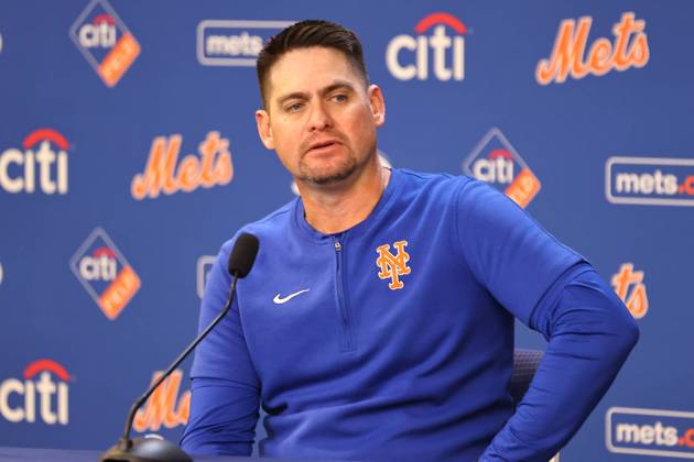 Mets Opening Day press conference, PK, Pressekonferenz New York Mets manager Carlos Mendoza is speaking to the media before the start of the opening day MLB, Baseball Herren, USA baseball game against the Milwaukee Brewers at Citi Field in New York City, New York, on March 29, 2024. New York New York United States  Copyright: xGordonxDonovanx originalFilename:donovan-milwauke240329_npuPp.jpg