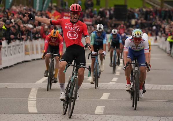 Bilder des Jahres 2024, Sport 03 März Sport Themen der Woche KW13 Sport Bilder des Tages Jenthe Biermans of Area - B&B Hotels during the Route Adelie de VitrÃ 2024, cycling race on March 29, 2024 in VitrÃ , France - CYCLISME : Route Adelie de VitrÃ 2024 - 29 03 2024 LaurentLairys Panoramic 