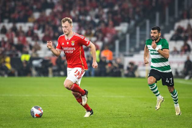April 2, 2024, Lisbon, Portugal: Casper Tengstedt of SL Benfica (L) with Ricardo Esgaio of Sporting CP (R) in action during the Portuguese Cup Semi Final 2nd Leg match between SL Benfica and Sporting CP at Estadio da Luz. Lisbon Portugal - ZUMAs197 20240402_aaa_s197_137 Copyright: xHenriquexCasinhasx