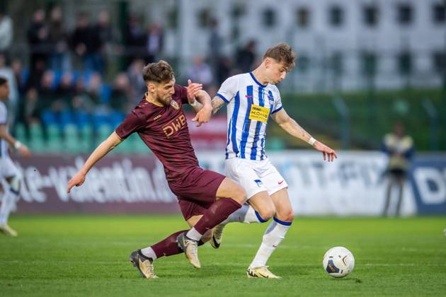 Regionalliga: BFC Dynamo vs Hertha BSC II; Berlin, 05.04.2024 Amar Suljic (BFC Dynamo, 26), Veit Stange (Hertha BSC II, 38) Regionalliga, BFC Dynamo vs Hertha BSC II, Sportforum Hohenschönhausen, Berlin 05.04.2024 Copyright: xBEAUTIFULxSPORTS LucianoxLimax