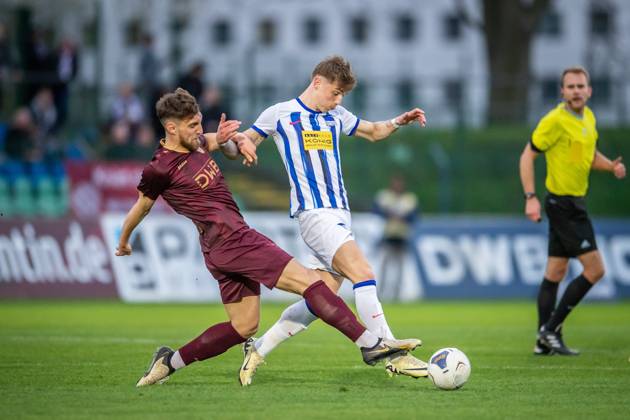 Regionalliga: BFC Dynamo vs Hertha BSC II; Berlin, 05.04.2024 Amar Suljic (BFC Dynamo, 26), Veit Stange (Hertha BSC II, 38) Regionalliga, BFC Dynamo vs Hertha BSC II, Sportforum Hohenschönhausen, Berlin 05.04.2024 Copyright: xBEAUTIFULxSPORTS LucianoxLimax