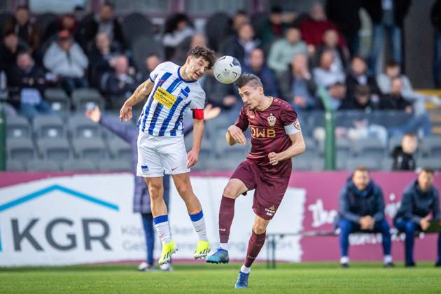 Regionalliga: BFC Dynamo vs Hertha BSC II; Berlin, 05.04.2024 Maurice Covic (Hertha BSC II, 14), Alexander Siebeck (BFC Dynamo, 18) Regionalliga, BFC Dynamo vs Hertha BSC II, Sportforum Hohenschönhausen, Berlin 05.04.2024 Copyright: xBEAUTIFULxSPORTS LucianoxLimax