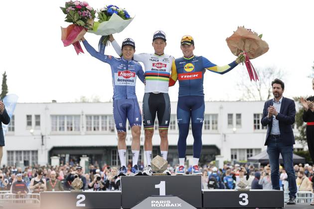 Bilder des Jahres 2024, Sport 04 April Sport Themen der Woche KW14 Sport Bilder des Tages Paris Roubaix 2024 ROUBAIX, FRANCE - APRIL 07 : Philipsen Jasper (BEL) of Alpecin-Deceuninck, Van Der Poel Mathieu (NED) of Alpecin-Deceuninck and Pedersen Mads (DEN) of Lidl - Trek pictured during the podium ceremony of the 121th edition of the Paris Roubaix cycling race with start in Compiègne and finish at the vélodrome de Roubaix on April 7, 2024 in Roubaix, France, 07 04 2024 Roubaix France  Copyright: xJanxDexMeuleneirx