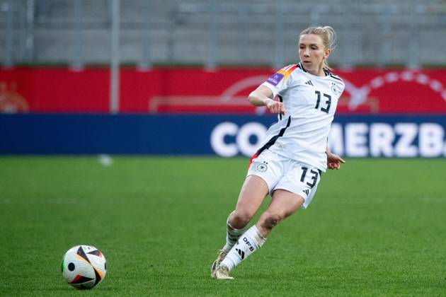 Elisa Senß (Deutschland, 13) am Ball, GER, Deutschland (GER) vs Island (ISL), UEFA Womens Qualifier Euro 2025, Nationalmannschaft, Liga A, Gruppe 4, 2. Spieltag, 09.04.2024 GER, Deutschland vs Island, UEFA Womens Qualifier Euro 2025, Nationalmannschaft, Liga A, Gruppe 4, 2. Spieltag, 09.04.2024 Aachen Copyright: xEibner-Pressefoto Memmlerx EP_MMR