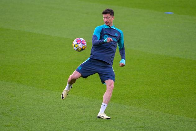 2024-04-09 FC Barcelona, Barca Training Session And press conference, PK, Pressekonferenz PARIS, FRANCE - APRIL 9: Robert Lewandowski of FC Barcelona during a training prior to the UEFA Champions League 2023 24 match between Paris Saint-Germain and FC Barcelona at Parc des Princes on April 9, 2024 in Paris, France. (Photo by Matthieu Mirville BSR Agency) Paris France Content not available for redistribution in The Netherlands directly or indirectly through any third parties. Copyright: xBSRxAgencyx