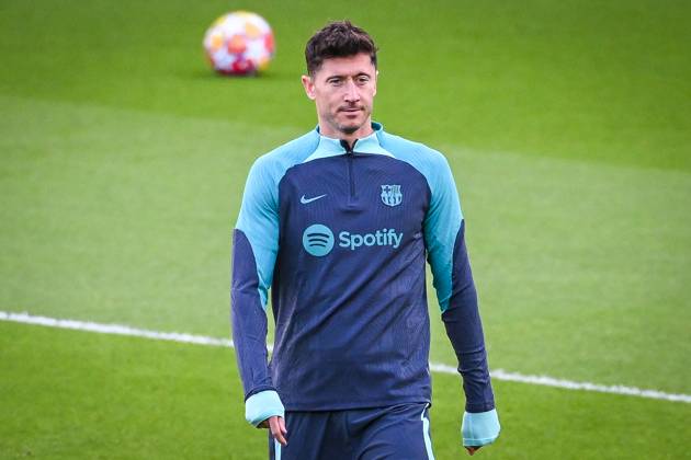 2024-04-09 FC Barcelona, Barca Training Session And press conference, PK, Pressekonferenz PARIS, FRANCE - APRIL 9: Robert Lewandowski of FC Barcelona during a training session prior to the UEFA Champions League 2023 24 match between Paris Saint-Germain and FC Barcelona at Parc des Princes on April 9, 2024 in Paris, France. (Photo by Matthieu Mirville BSR Agency) Paris France Content not available for redistribution in The Netherlands directly or indirectly through any third parties. Copyright: xBSRxAgencyx