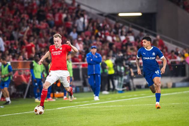 April 11, 2024, Lisbon, Portugal: Casper Tengstedt of SL Benfica (L) with Luis Henrique of Olympique de Marseille (R) in action during the UEFA Europa League quarterfinal first leg match between SL Benfica and Olympique de Marseille at Estadio da Luz in Lisbon. Lisbon Portugal - ZUMAs197 20240411_aaa_s197_548 Copyright: xHenriquexCasinhasx