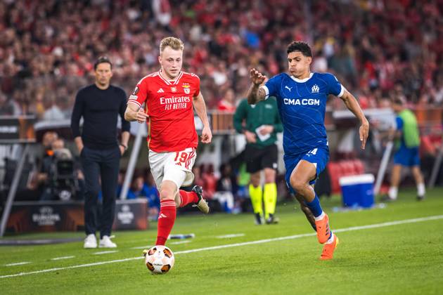 April 11, 2024, Lisbon, Portugal: Casper Tengstedt of SL Benfica (L) with Luis Henrique of Olympique de Marseille (R) in action during the UEFA Europa League quarterfinal first leg match between SL Benfica and Olympique de Marseille at Estadio da Luz in Lisbon. Lisbon Portugal - ZUMAs197 20240411_aaa_s197_552 Copyright: xHenriquexCasinhasx