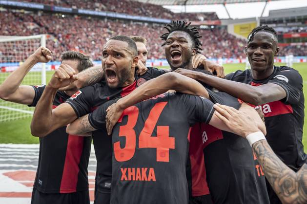 Bilder des Jahres 2024, Sport 04 April Sport Themen der Woche KW15 Sport Bilder des Tages 1. Bundesliga, Bayer 04 Leverkusen - SV Werder Bremen, 14.04.2024 Granit Xhaka (Bayer 04 Leverkusen, 34) trifft zum 2:0, Jonathan Tah (Bayer 04 Leverkusen, 4), Edmond Tapsoba (Bayer 04 Leverkusen, 12) und der Rest des Teams beim Torjubel; Bayer 04 Leverkusen - SV Werder Bremen am 29. Spieltag der 1. Fussball-Bundesliga am 14.04 2024 in der BayArena in Leverkusen. DFL REGULATIONS PROHIBIT ANY USE OF PHOTOGRAPHS AS IMAGE SEQUENCES AND OR QUASI-VIDEO. Copyright: xBEAUTIFULxSPORTS AxelxKohringx