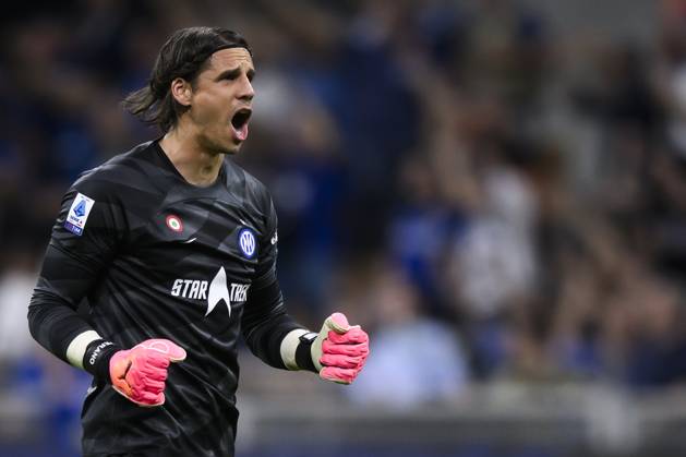Sport Themen der Woche KW15 Sport Bilder des Tages FC Internazionale v Cagliari Calcio - Serie A Yann Sommer of FC Internazionale celebrates during the Serie A football match between FC Internazionale and Cagliari Calcio. Milan Italy Copyright: xNicolòxCampox