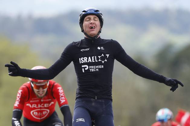 Bilder des Jahres 2024, Sport 04 April Sport Themen der Woche KW16 Sport Bilder des Tages Fleche Wallonne 2024 Cycling Race HUY, BELGIUM - APRIL 17 : Williams Stephen (GBR) of Israel - Premier Tech winning in front of Vauquelin Kevin (FRA) of Arkea - B&B Hotels and Van Gils Maxim (BEL) of Lotto Dstny the Men Elite 1.UWT UCI World Tour 2024 88th La Fleche Wallonne, a race of 198,6 km with start in Charleroi and finish on the top of the wall of Huy on April 17, 2024 in Huy, Belgium, 17 04 2024 Huy Belgium  Copyright: xVincentxKalutx