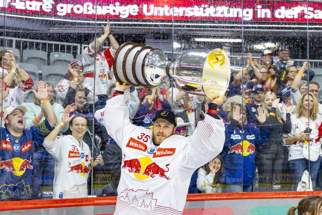 Bilder des Jahres 2024, Sport 04 April Sport Themen der Woche KW16 Sport Bilder des Tages Ice hockey, Eishockey - ICEHL, KAC vs EC RBS KLAGENFURT,AUSTRIA,19.APR.24 - ICE HOCKEY - ICE Hockey League, play off final, Klagenfurter AC vs EC Red Bull Salzburg. Image shows the rejoicing of Atte Tolvanen (EC RBS).  GEPAxpictures xGintarexKarpaviciute