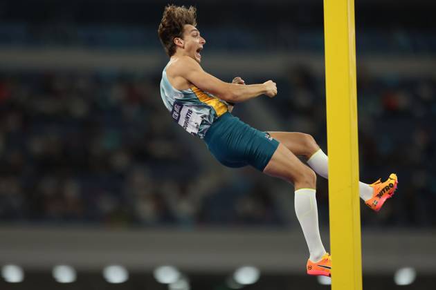 Bilder des Jahres 2024, Sport 04 April Sport Themen der Woche KW16 (240420) -- XIAMEN, April 20, 2024 -- Armand Duplantis of Sweden competes during men s pole vault event at the 2024 Wanda Diamond League Xiamen Meeting in Xiamen, southeast China s Fujian Province, April 20, 2024. Armand Duplantis broke the men s pole vault world record with 6.24 meters in the Diamond League Xiamen event. ) (SP)CHINA-XIAMEN-ATHLETICS-DIAMOND LEAGUE (CN) LixMing 