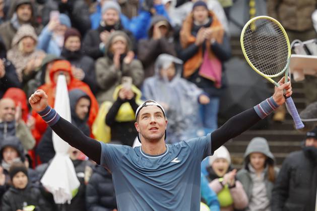 Bilder des Jahres 2024, Sport 04 April Sport Themen der Woche KW16 Sport Bilder des Tages Jan-Lennard Struff (GER) jubelt nach dem Sieg, Jubel, Freude, Emotion Tennis - BMW Open 2024 - ATP, Tennis Herren - MTTC Iphitos - Munich - - Germany - 21 April 2024. Copyright: xJuergenxHasenkopfx