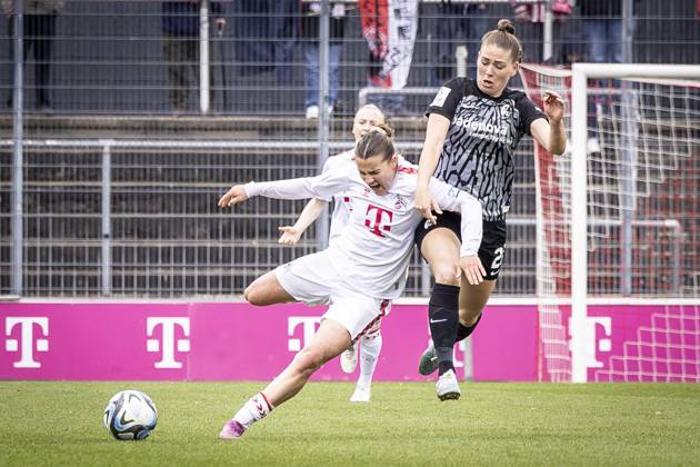 GOOGLE PIXEL Frauen Bundesliga: 1. FC Köln - SC Freiburg, 21.04.2024 Carlotta Wamser (1. FC Köln, 30) und Samantha Steuerwald (SC Freiburg, 21); GOOGLE PIXEL Frauen Bundesliga: 1. FC Köln - SC Freiburg, 19. Spieltag, am 21.04.2024 im Franz-Kremer-Stadion in Köln. DFL REGULATIONS PROHIBIT ANY USE OF PHOTOGRAPHS AS IMAGE SEQUENCES AND OR QUASI-VIDEO. Copyright: xBEAUTIFULxSPORTS LeahxKohringx