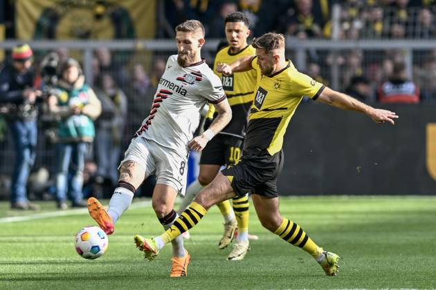 v. li. im Zweikampf Robert Andrich ( 8, Bayer Leverkusen) Niclas Füllkrug Fuellkrug ( 14, Borussia Dortmund) 21.04.2024 Fussball Borussia Dortmund vs Bayer 04 Leverkusen, Signal Iduna Park, Dortmund, DFB DFL REGULATIONS PROHIBIT ANY USE OF PHOTOGRAPHS AS IMAGE SEQUENCES AND OR QUASI-VIDEO NRW Germany