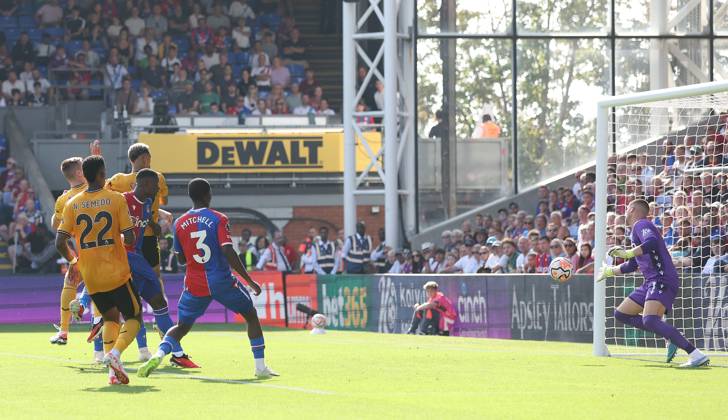 Crystal Palace v Wolverhampton Wanderers - Premier League - Selhurst Park September 3, 2023, London: London, England, 3rd September 2023. Matheus Cunha of Wolverhampton Wanderers scores to make it 3-2 during the Premier League match at Selhurst Park, London. London EDITORIAL USE ONLY Copyright: xx ZUMA-20230903_faf_si1_103.jpg PaulxTerryx csmphotothree148836