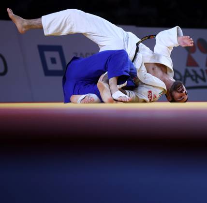 Bilder des Jahres 2024, Sport 04 April Sport Themen der Woche KW17 Sport Bilder des Tages Zagreb: European senior judo championship, Matteo Piras - lios Manzi Matteo Piras and lios Manzi fight during the European Senior Judo Championship. Men up to 66 kilos, bronce, in Zagreb, Croatia, on April 25, 2024. SanjinxStrukic PIXSELL