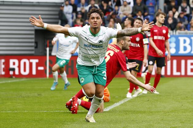 Bilder des Jahres 2024, Sport 04 April Sport Themen der Woche KW17 28.04.2024, xavx, Fussball 2.Bundesliga, SV Wehen Wiesbaden - SpVgg Greuther Fuerth emspor, v.l. Armindo Sieb (SpVgg Greuther Fürth) celebrate the goal, Der Torjubel zum 2:3 (DFL DFB REGULATIONS PROHIBIT ANY USE OF PHOTOGRAPHS as IMAGE SEQUENCES and or QUASI-VIDEO) Wiesbaden