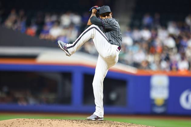 MLB, Baseball Herren, USA Chicago Cubs Vs New York Mets New York Mets relief pitcher Edwin Diaz 39 is throwing during the ninth inning of the baseball game against the Chicago Cubs at Citi Field in New York City, N.Y., on April 29, 2024. New York United States  Copyright: xGordonxDonovanx originalFilename:donovan-chicagoc240429_npRt8.jpg