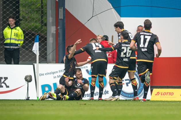 Rostock, Deutschland 04. Mai 2024: 2. BL - 2023 2024 - FC Hansa Rostock vs. Karlsruher SC Im Bild: 2.v.li. Budu Zivzivadze (Karlsruher SC) jubelt nach seinem Tor zum 1:1 DFL regulations prohibit any use of photographs as image sequences and or quasi-video. Copyright: xFotostandx xVoelkerx
