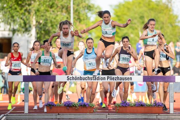 Bilder des Jahres 2024, Sport 05 Mai Sport Themen der Woche KW18 Sport Bilder des Tages Gesa Felicitas Krause (Silvesterlauf Trier), Olivia Guerth (Silvesterlauf Trier), Julia Koralewska (Polen), 2000 Meter Hindernis Frauen, GER, Leichtathletik, 33. Internationales Laeufermeeting Pliezhausen, 05.05.2024 GER, Leichtathletik, 33. Internationales Laeufermeeting Pliezhausen, 05.05.2024 Pliezhausen Copyright: xEibner-Pressefoto Memmlerx EP_MMR