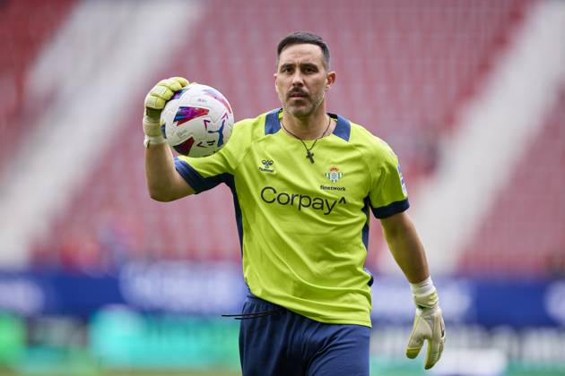 CA Osasuna v Real Betis Balompie - LaLiga EA Sports Claudio Bravo of Real Betis Balompie looks on prior to the LaLiga EA Sports match between CA Osasuna and Real Betis Balompie at El Sadar on May 5, 2024, in Pamplona, Spain. Pamplona El Sadar Navarra Spain RL_OSAvBET_00004 Copyright: xRicardoxLarreinax