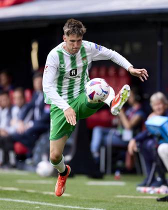 CA Osasuna v Real Betis Balompie - LaLiga EA Sports Juan Miranda of Real Betis Balompie in action during the LaLiga EA Sports match between CA Osasuna and Real Betis Balompie at El Sadar on May 5, 2024, in Pamplona, Spain. Pamplona El Sadar Navarra Spain RL_OSAvBET_00030 Copyright: xRicardoxLarreinax