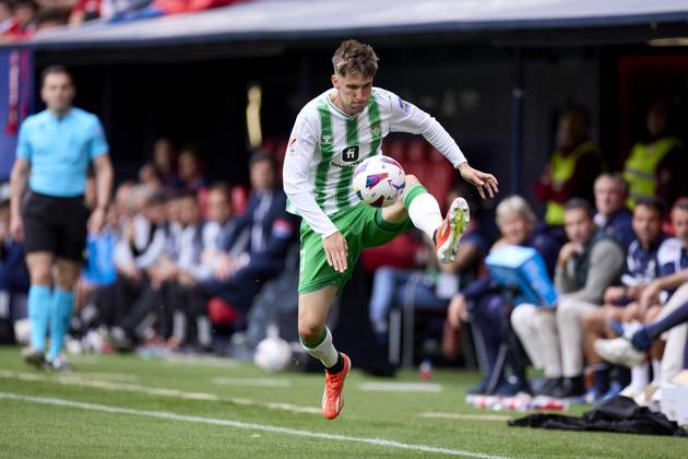 CA Osasuna v Real Betis Balompie - LaLiga EA Sports Juan Miranda of Real Betis Balompie in action during the LaLiga EA Sports match between CA Osasuna and Real Betis Balompie at El Sadar on May 5, 2024, in Pamplona, Spain. Pamplona El Sadar Navarra Spain RL_OSAvBET_00031 Copyright: xRicardoxLarreinax