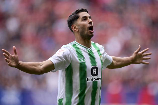 CA Osasuna v Real Betis Balompie - LaLiga EA Sports Ayoze Perez of Real Betis Balompie celebrates after scoring the team s first goal during the LaLiga EA Sports match between CA Osasuna and Real Betis Balompie at El Sadar on May 5, 2024, in Pamplona, Spain. Pamplona El Sadar Navarra Spain RL_OSAvBET_00065 Copyright: xRicardoxLarreinax