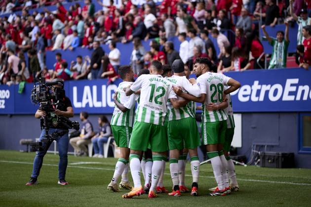 CA Osasuna v Real Betis Balompie - LaLiga EA Sports Ayoze Perez of Real Betis Balompie celebrates after scoring the team s first goal during the LaLiga EA Sports match between CA Osasuna and Real Betis Balompie at El Sadar on May 5, 2024, in Pamplona, Spain. Pamplona El Sadar Navarra Spain RL_OSAvBET_00062 Copyright: xRicardoxLarreinax