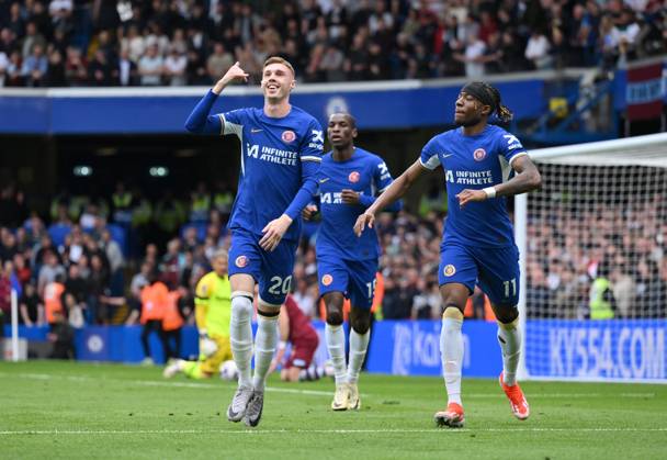 Football - 2023 2024 Premier League - Chelsea vs West ham United - Stamford Bridge - Sunday 5th May 2024. Chelsea s Cole Palmer celebrates scoring the opening goal. COLORSPORT Ashley Western