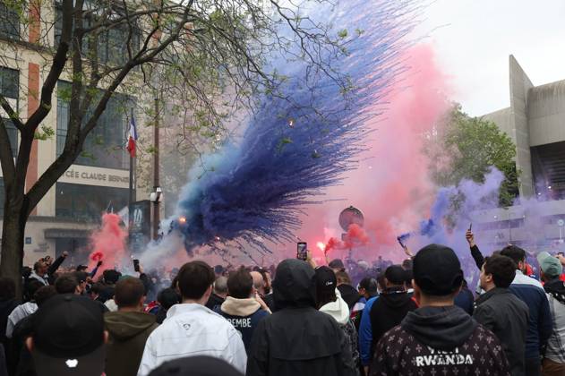 PSG - DORTMUND PHOTOPQR LE PARISIEN Le Parisien Arnaud Journois ; PARIS ; 07 05 2024 ; FOOTBALL , LIGUE DES CHAMPIONS UEFA , DEMI FINALE RETOUR , 07 05 2024 , PARIS , PARC DES PRINCES PARIS SG - BORUSSIA DORTMUND Supporters avant le début du match. PHOTO LE PARISIEN ARNAUD JOURNOIS - France, Paris May 7, 2024 PSG vs Dortmund: Champions League PARIS France Copyright: xPHOTOPQR LExPARISIEN MAXPPPxLexParisienx xArnaudxJournoisx 20240507LPA0445 20240507LPA0445