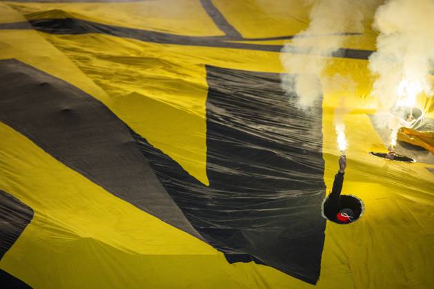 Bilder des Jahres 2024, Sport 05 Mai Sport Themen der Woche KW19 Sport Bilder des Tages Paris, France. 7th Mai 2024. PSG Ultras with BVB Choreograf Paris Saint-Germain - Borussia Dortmund 07.05.2024