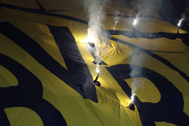 PSG - DORTMUND PHOTOPQR LE PARISIEN Le Parisien Arnaud Journois ; PARIS ; 07 05 2024 ; FOOTBALL , LIGUE DES CHAMPIONS UEFA , DEMI FINALE RETOUR , 07 05 2024 , PARIS , PARC DES PRINCES PARIS SG - BORUSSIA DORTMUND Tifo des supporters de Dortmund. PHOTO LE PARISIEN ARNAUD JOURNOIS - France, Paris May 7, 2024 PSG vs Dortmund: Champions League PARIS France Copyright: xPHOTOPQR LExPARISIEN MAXPPPxLexParisienx xArnaudxJournoisx 20240507LPA0696 20240507LPA0696