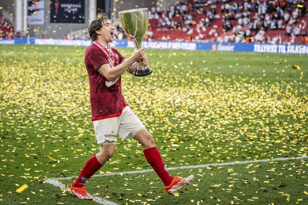 Bilder des Jahres 2024, Sport 05 Mai Sport Themen der Woche KW19 Sport Bilder des Tages Silkeborg IF s Alexander Lind after victory in the Oddset Cup Final between Silkeborg IF and AGF at Parken in Copenhagen, Thursday, May 9, 2024.. (Photo: Mads Claus Rasmussen Ritzau Scanpix) , Denmark Copyright: RitzauxScanpix MadsxClausxRasmussenx spdk20240509-200720-L