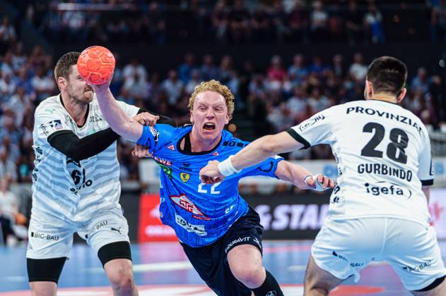 Bilder des Jahres 2024, Sport 05 Mai Sport Themen der Woche KW21 Sport Bilder des Tages Hendrik Pekeler (THW Kiel, 61), Gustav Davidsson (Rhein-Neckar Loewen, 22), Eduardo Gurbindo Martinez (THW Kiel, 28) GER, THW Kiel vs. Rhein-Neckar Loewen, Handball, Bundesliga, Spieltag 30, Saison 2023 2024, 16.05.2024 GER, THW Kiel vs. Rhein-Neckar Loewen, Handball, Bundesliga, Spieltag 30, Saison 2023 2024, 16.05.2024 Kiel Copyright: xEibner-Pressefoto MarcelxvonxFehrnx EP_MFN