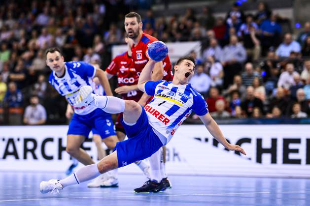 Bilder des Jahres 2024, Sport 05 Mai Sport Themen der Woche KW21 Sport Bilder des Tages TVB Stuttgart - HBW Balingen Handball: 1. Bundesliga, Herren, Saison 2023 2024, TVB Stuttgart - HBW Balingen, Porsche Arena. Stuttgarts Egon Hanusz in Aktion. Stuttgart Porsche Arena Baden-Württemberg Deutschland