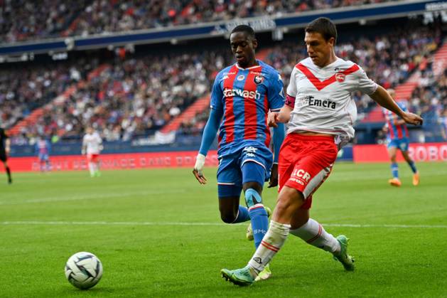 CAEN - VALENCIENNES PHOTOPQR OUEST FRANCE Martin ROCHE ; Caen ; 17 05 2024 ; Ce vendredi 17 mai 2024 la 38 ème et dernière journée de ligue 2 BKT avec le match entre le SM Caen ( Stade Malherbe de Caen ) et Valenciennes FC ( VAFC ) au stade Michel d Ornano à Caen ( Calvados Normandie ) Joffrey Cuffaut et Godson Kyeremeh Photographe: Martin ROCHE Caen France Copyright: xPHOTOPQR OUESTxFRANCE MAXPPPxMartinxROCHEx 20240517OFR1762 20240517OFR1762