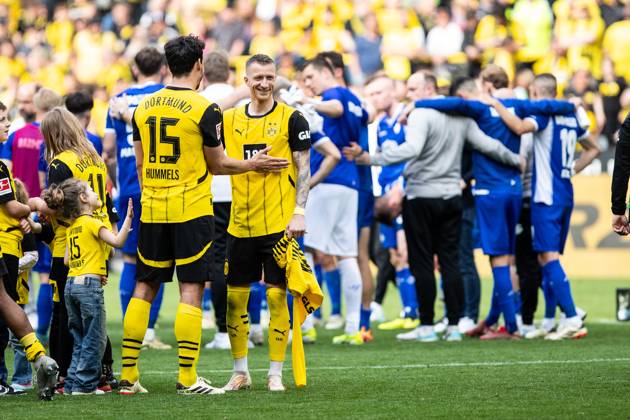 1.Fußball Bundesliga, 34.Spieltag: Borussia Dortmund - SV Darmstadt 98; 18.05.2024 Mats Hummels (Borussia Dortmund, 15), Marko Reus (Borussia Dortmund, 11) nach dem Spiel Verabschiedung 1.Fußball Bundesliga, 34.Spieltag: Borussia Dortmund - SV Darmstadt 98; Signal-Iduna-Park, Dortmund; 18.05.2024 DFL DFB regulations prohibit any use of photographs as image sequences and or quasi video. Copyright: xBEAUTIFULxSPORTS Buriakovx