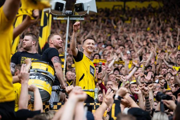 1.Fußball Bundesliga, 34.Spieltag: Borussia Dortmund - SV Darmstadt 98; 18.05.2024 Marko Reus (Borussia Dortmund, 11), nach dem Spiel Verabschiedung, Fanszene, Fans Zuschauerbereich 1.Fußball Bundesliga, 34.Spieltag: Borussia Dortmund - SV Darmstadt 98; Signal-Iduna-Park, Dortmund; 18.05.2024 DFL DFB regulations prohibit any use of photographs as image sequences and or quasi video. Copyright: xBEAUTIFULxSPORTS Buriakovx