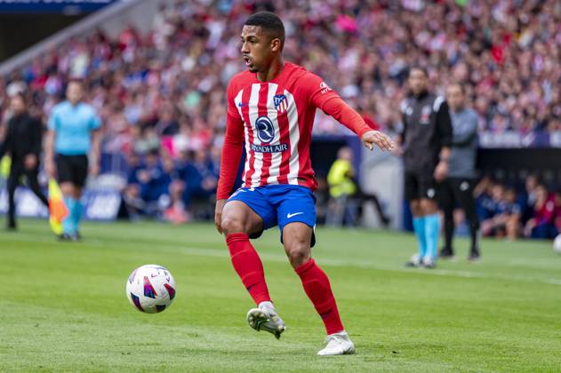 Atletico Madrid vs CA Osasuna - LaLiga EA Sports 2023 2024 Samuel Lino of Atletico Madrid in action with the ball during the La Liga EA Sports 2023 24 football match between Atletico Madrid vs CA Osasuna at Estadio Metropolitano on May 19, 2024 in Madrid, Spain. Madrid Estadio Metropolitano Madrid Spain Copyright: xAlbertoxGardinx AGardin_20240519_Football_Liga_Atletico_Madrid_vs_Osasuna_118