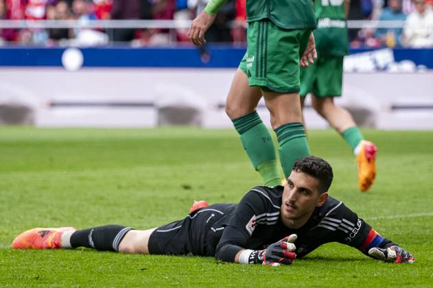 Atletico Madrid vs CA Osasuna - LaLiga EA Sports 2023 2024 Sergio Herrera of CA Osasuna seen on the ground during the La Liga EA Sports 2023 24 football match between Atletico Madrid vs CA Osasuna at Estadio Metropolitano on May 19, 2024 in Madrid, Spain. Madrid Estadio Metropolitano Madrid Spain Copyright: xAlbertoxGardinx AGardin_20240519_Football_Liga_Atletico_Madrid_vs_Osasuna_129