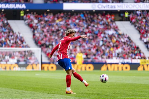 Atletico Madrid vs CA Osasuna - LaLiga EA Sports 2023 2024 Antoine Griezmann of Atletico Madrid in action with the ball during the La Liga EA Sports 2023 24 football match between Atletico Madrid vs CA Osasuna at Estadio Metropolitano on May 19, 2024 in Madrid, Spain. Madrid Estadio Metropolitano Madrid Spain Copyright: xAlbertoxGardinx AGardin_20240519_Football_Liga_Atletico_Madrid_vs_Osasuna_134