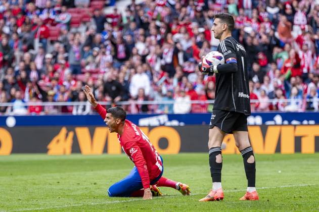 Atletico Madrid vs CA Osasuna - LaLiga EA Sports 2023 2024 Alvaro Morata of Atletico Madrid seen protesting during the La Liga EA Sports 2023 24 football match between Atletico Madrid vs CA Osasuna at Estadio Metropolitano on May 19, 2024 in Madrid, Spain. Madrid Estadio Metropolitano Madrid Spain Copyright: xAlbertoxGardinx AGardin_20240519_Football_Liga_Atletico_Madrid_vs_Osasuna_135